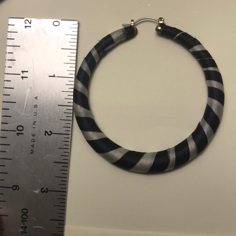 Hoop earrings - Picture 2 of 2